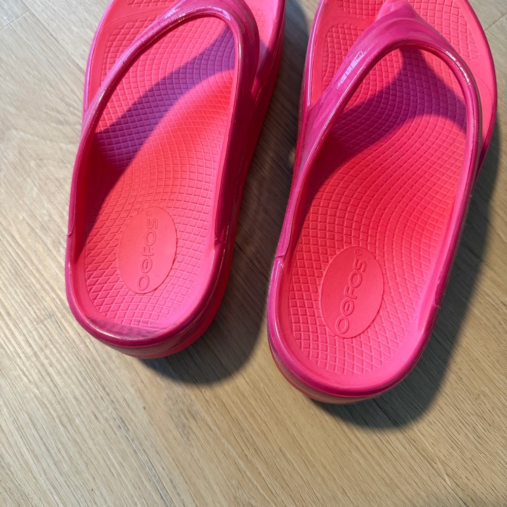Oofos Women’s OOmega OOlala Sandal - Picture 8 of 8